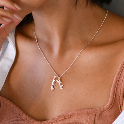 Gepersonaliseerde verticale naamketting